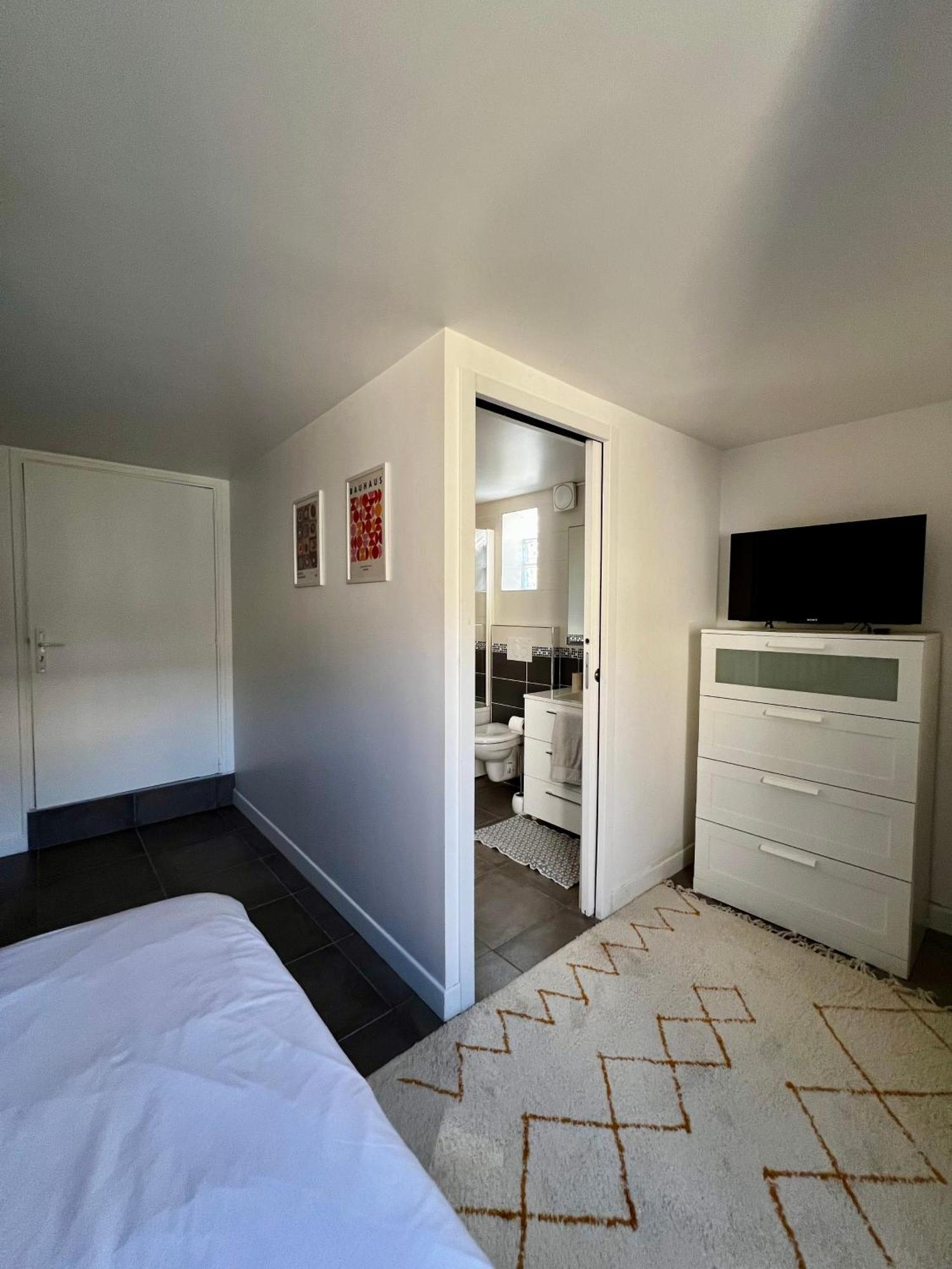 Chambre Dans Maison Meuliere Avec Jardin Chelles  Exterior foto